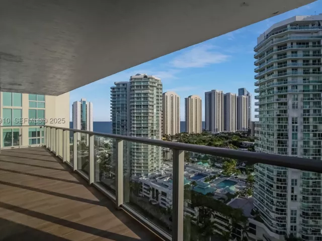3-bedroom condo for sale in Sunny Isles Beach - 300 Sunny Isles Blvd 4-1802 - MondialRealty