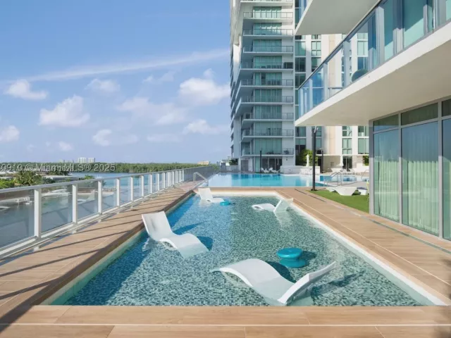 3-bedroom condo for sale in Sunny Isles Beach - 300 Sunny Isles Blvd 4-1802 - MondialRealty