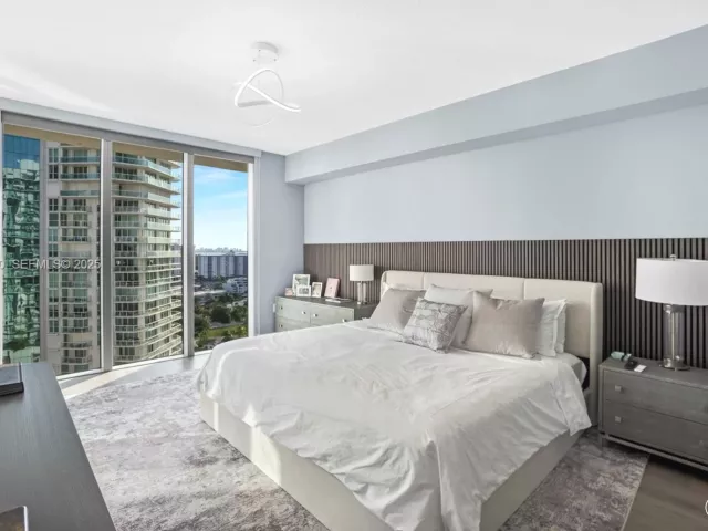 3-bedroom condo for sale in Sunny Isles Beach - 300 Sunny Isles Blvd 4-1802 - MondialRealty