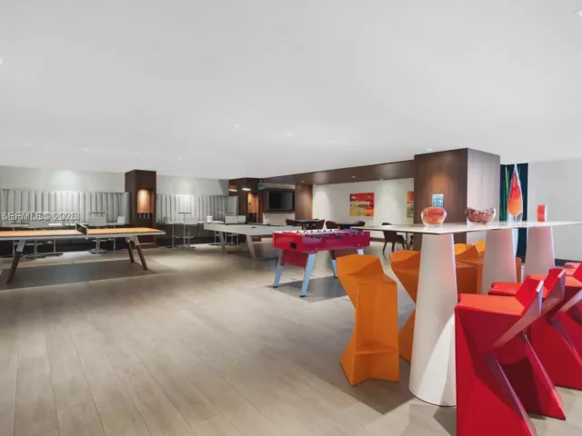 3-bedroom condo for sale in Sunny Isles Beach - 300 Sunny Isles Blvd 4-1802 - MondialRealty