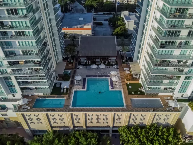 3-bedroom condo for sale in Sunny Isles Beach - 300 Sunny Isles Blvd 4-1802 - MondialRealty