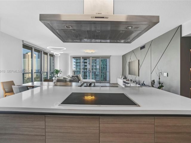 Apartment for sale  Unit #4-1802 - photo 6612697