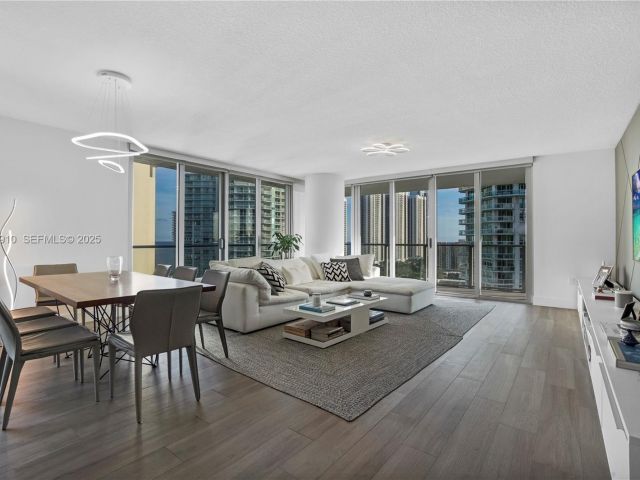 Apartment for sale  Unit #4-1802 - photo 6612698