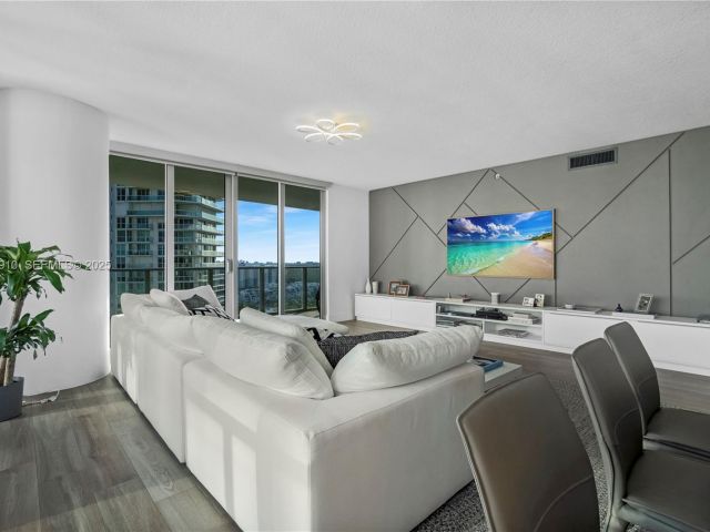 Apartment for sale  Unit #4-1802 - photo 6612699