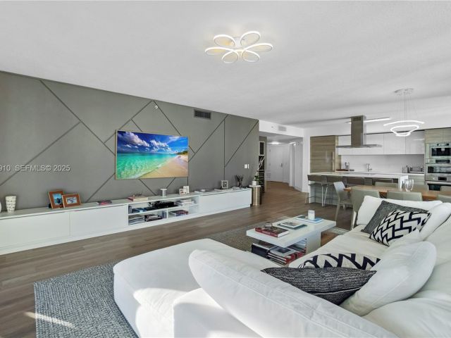 Apartment for sale  Unit #4-1802 - photo 6612700