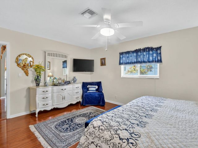 Home for rent at 328 NW 42nd Street - photo 6594087