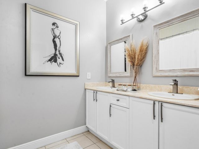 Home for rent at 605 Avenue H - photo 6616717