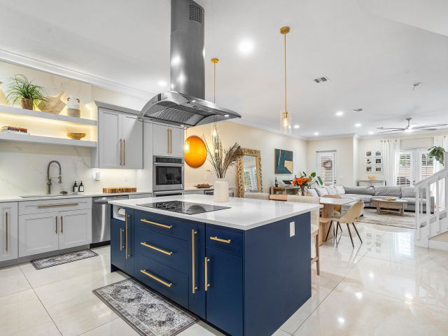 Home for rent at 605 Avenue H - photo 6616730