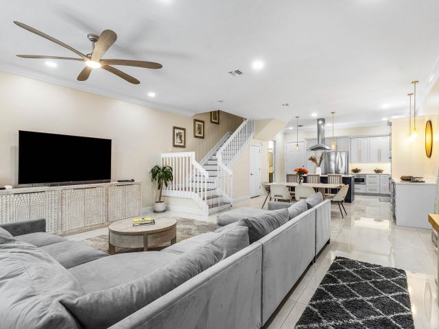 Home for rent at 605 Avenue H - photo 6616733