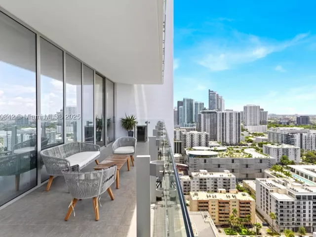 2-bedroom condo for rent in Miami - 700 NE 26th Ter 2605 - MondialRealty