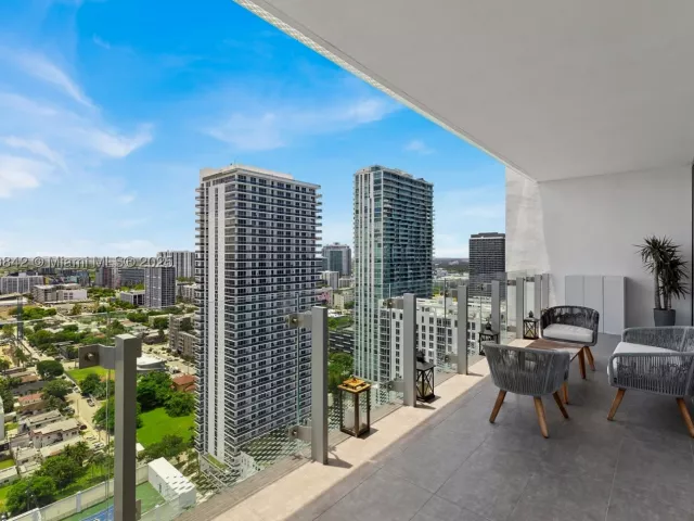 2-bedroom condo for rent in Miami - 700 NE 26th Ter 2605 - MondialRealty