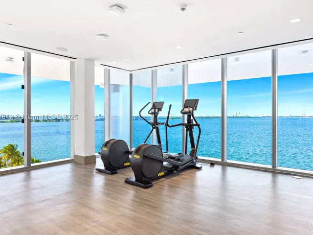 2-bedroom condo for rent in Miami - 700 NE 26th Ter 2605 - MondialRealty