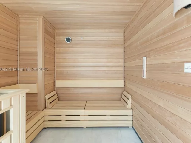 2-bedroom condo for rent in Miami - 700 NE 26th Ter 2605 - MondialRealty