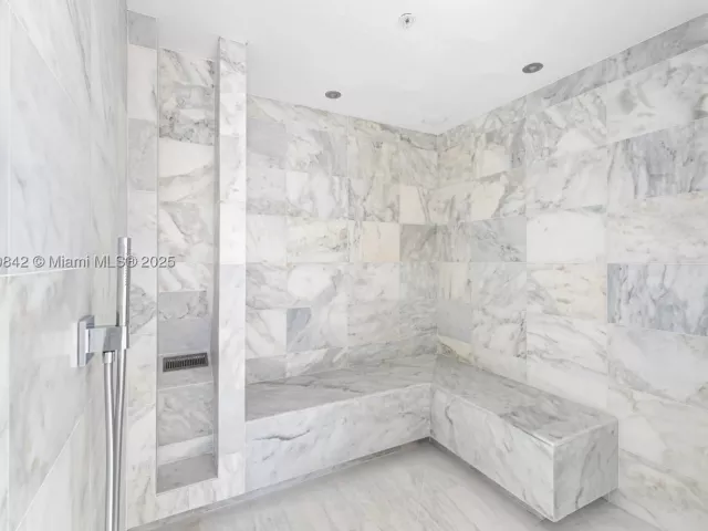 2-bedroom condo for rent in Miami - 700 NE 26th Ter 2605 - MondialRealty