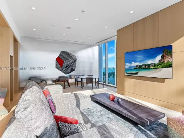 2-bedroom condo for rent in Miami - 700 NE 26th Ter 2605 - MondialRealty