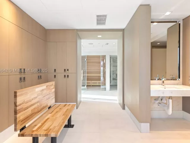 2-bedroom condo for rent in Miami - 700 NE 26th Ter 2605 - MondialRealty