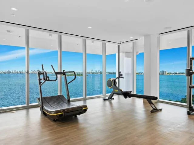 2-bedroom condo for rent in Miami - 700 NE 26th Ter 2605 - MondialRealty