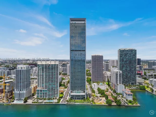 2-bedroom condo for rent in Miami - 700 NE 26th Ter 2605 - MondialRealty
