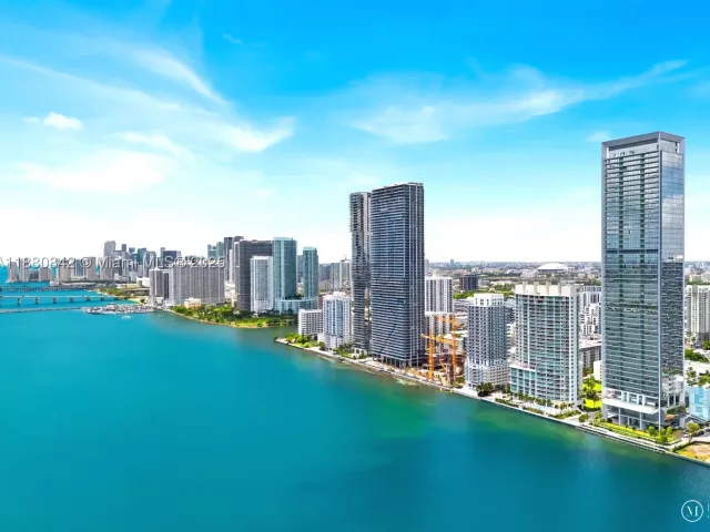 2-bedroom condo for rent in Miami - 700 NE 26th Ter 2605 - MondialRealty