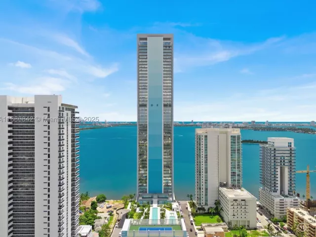 2-bedroom condo for rent in Miami - 700 NE 26th Ter 2605 - MondialRealty