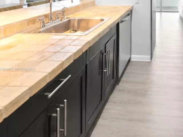 2-bedroom condo for sale in Miami Beach - 2655 Collins Ave 510 - MondialRealty