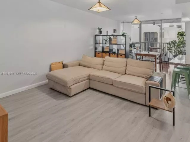 2-bedroom condo for sale in Miami Beach - 2655 Collins Ave 510 - MondialRealty