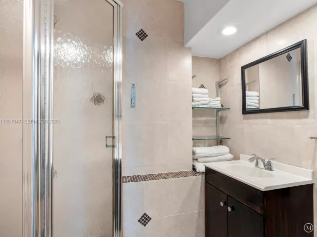 2-bedroom condo for sale in Miami Beach - 2655 Collins Ave 510 - MondialRealty