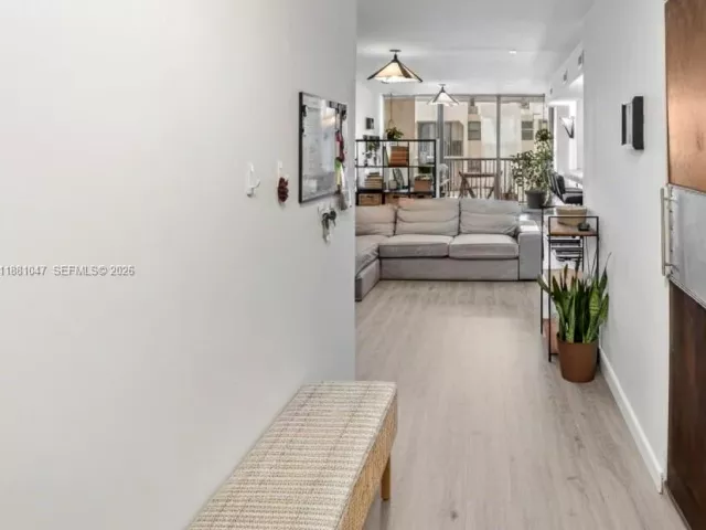 2-bedroom condo for sale in Miami Beach - 2655 Collins Ave 510 - MondialRealty