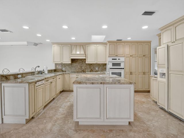 Home for sale at 5884 Pinebrook Drive - photo 6623364