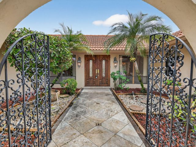 Home for sale at 5884 Pinebrook Drive - photo 6623375