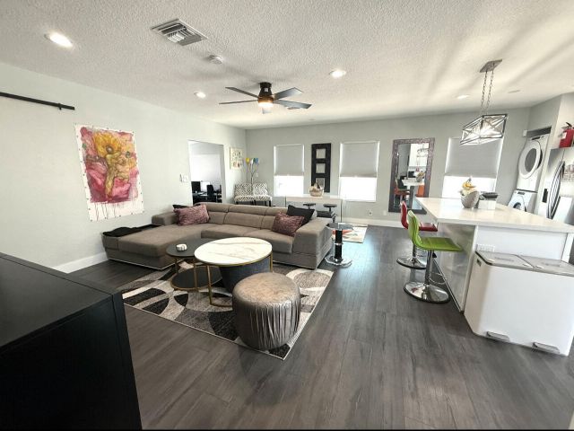 Home for rent at 615 SW 9th Street - photo 6555703