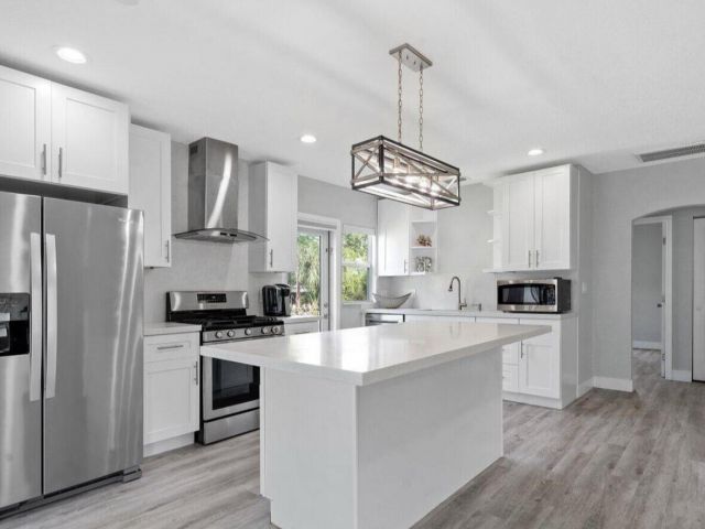 Home for rent at 615 SW 9th Street - photo 6555706