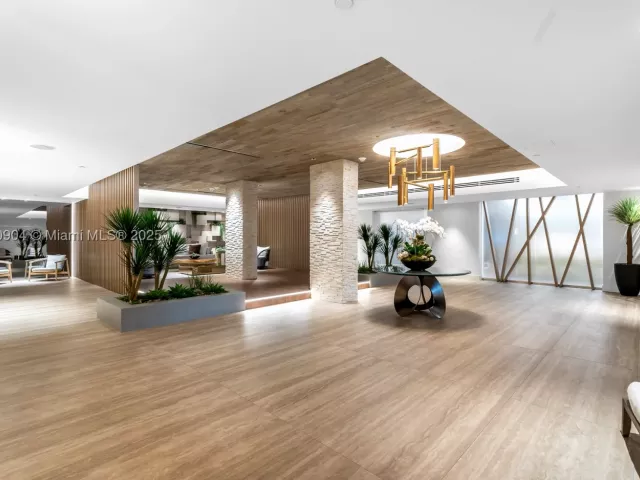 3-bedroom condo for sale in Miami Beach - 2301 Collins Ave 1523-24 - MondialRealty