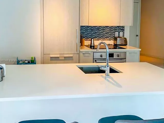 3-bedroom condo for sale in Miami - 501 NE 31st St 3906 - MondialRealty