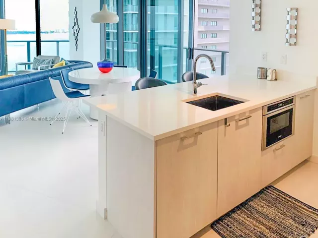 3-bedroom condo for sale in Miami - 501 NE 31st St 3906 - MondialRealty