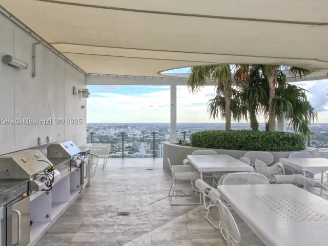 3-bedroom condo for sale in Miami - 501 NE 31st St 3906 - MondialRealty