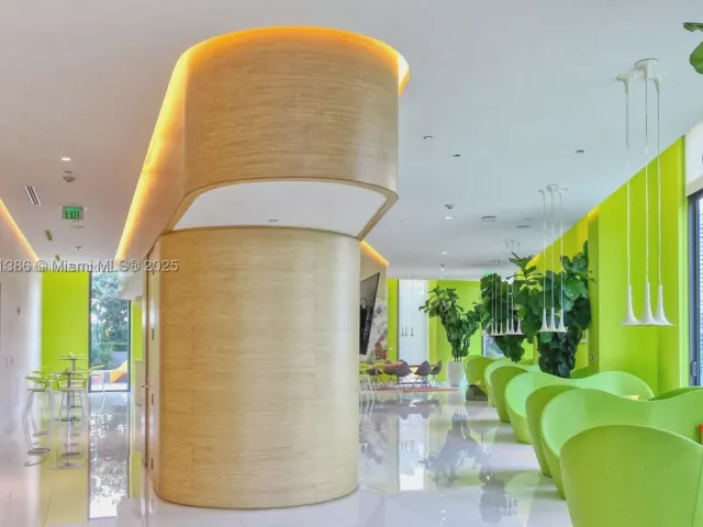3-bedroom condo for sale in Miami - 501 NE 31st St 3906 - MondialRealty
