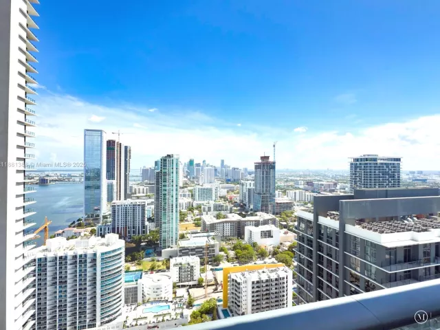 3-bedroom condo for sale in Miami - 501 NE 31st St 3906 - MondialRealty