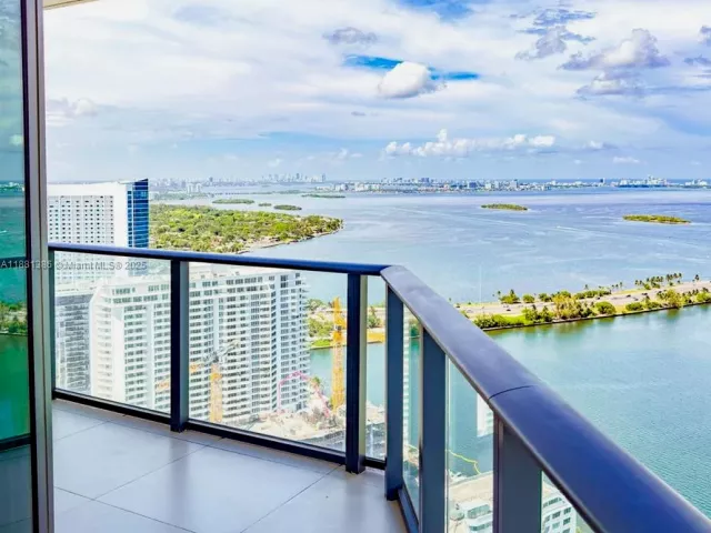 3-bedroom condo for sale in Miami - 501 NE 31st St 3906 - MondialRealty