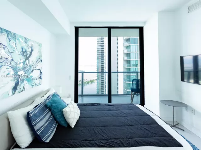 3-bedroom condo for sale in Miami - 501 NE 31st St 3906 - MondialRealty