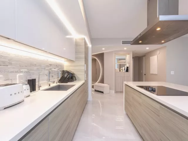 3-bedroom condo for sale in Sunny Isles Beach - 300 Sunny Isles Blvd 4-1508 - MondialRealty