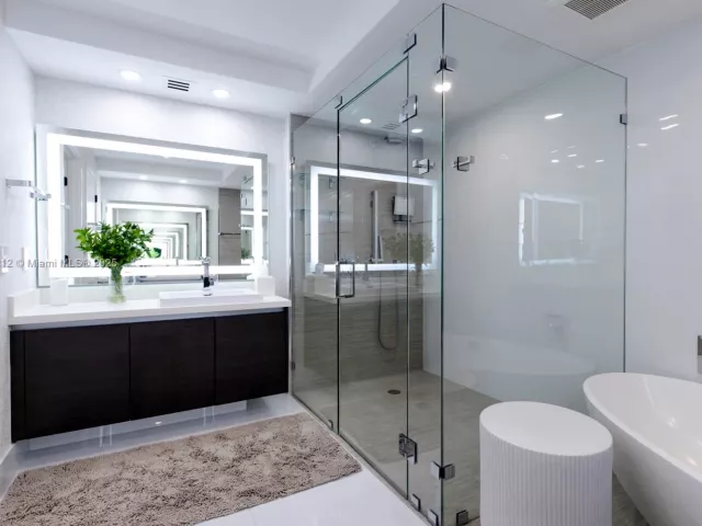 3-bedroom condo for sale in Sunny Isles Beach - 300 Sunny Isles Blvd 4-1508 - MondialRealty