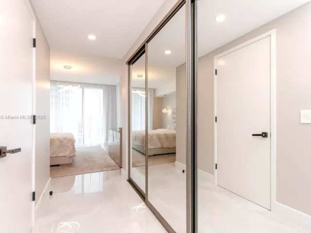3-bedroom condo for sale in Sunny Isles Beach - 300 Sunny Isles Blvd 4-1508 - MondialRealty