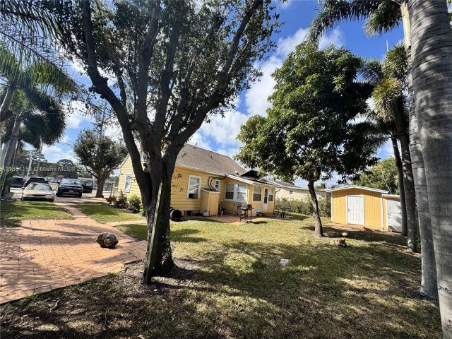 5-bedroom home for sale in Delray Beach - 619 SW 10th St - MondialRealty