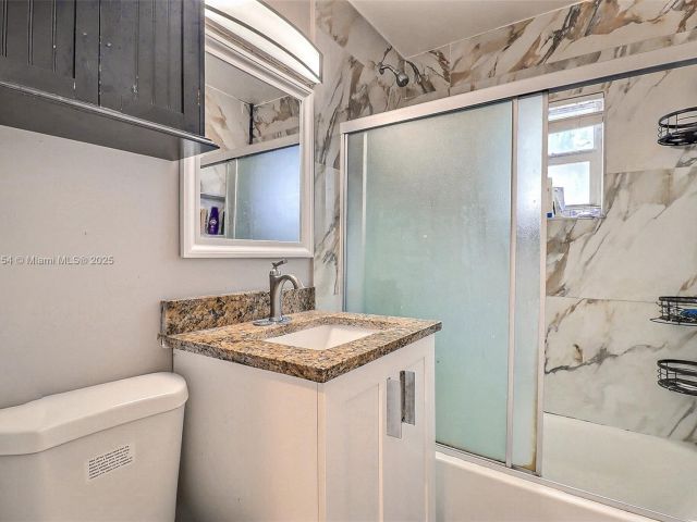 5-bedroom home for sale in Delray Beach - 619 SW 10th St - MondialRealty