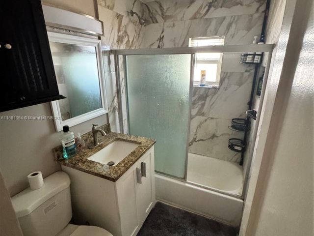 5-bedroom home for sale in Delray Beach - 619 SW 10th St - MondialRealty