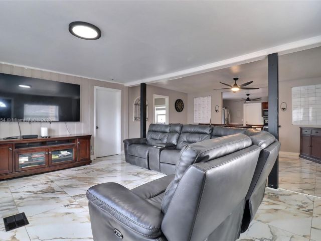 5-bedroom home for sale in Delray Beach - 619 SW 10th St - MondialRealty