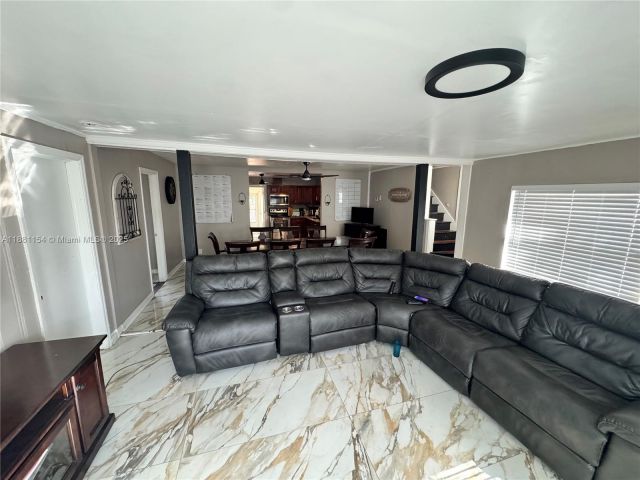 5-bedroom home for sale in Delray Beach - 619 SW 10th St - MondialRealty