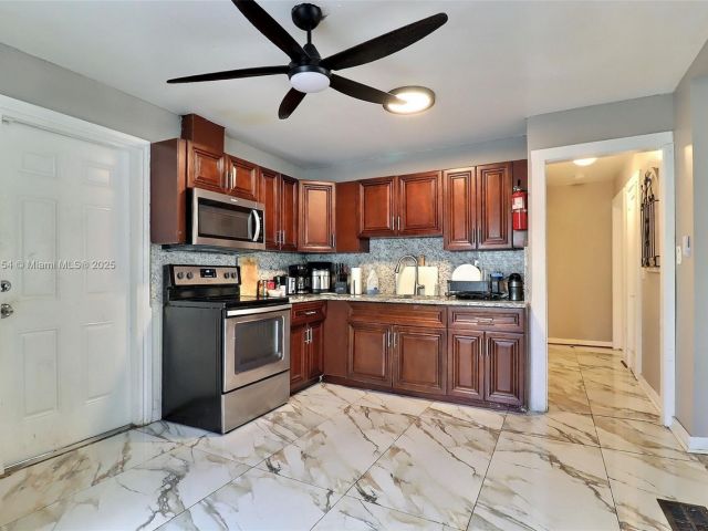 5-bedroom home for sale in Delray Beach - 619 SW 10th St - MondialRealty