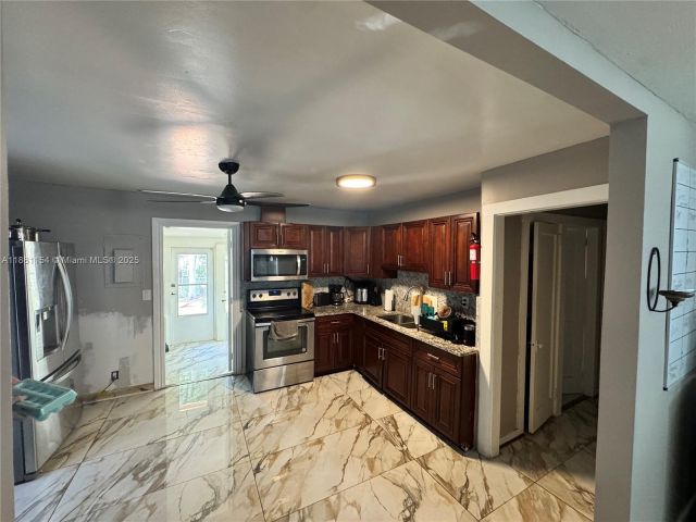 5-bedroom home for sale in Delray Beach - 619 SW 10th St - MondialRealty